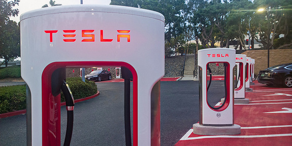 Как бесплатные заправки Tesla меняют мир 1