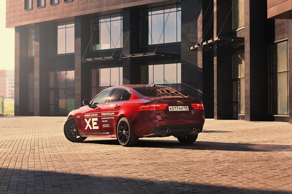 Jaguar XE: тест-драйв с Дмитрием Елизаровым 17